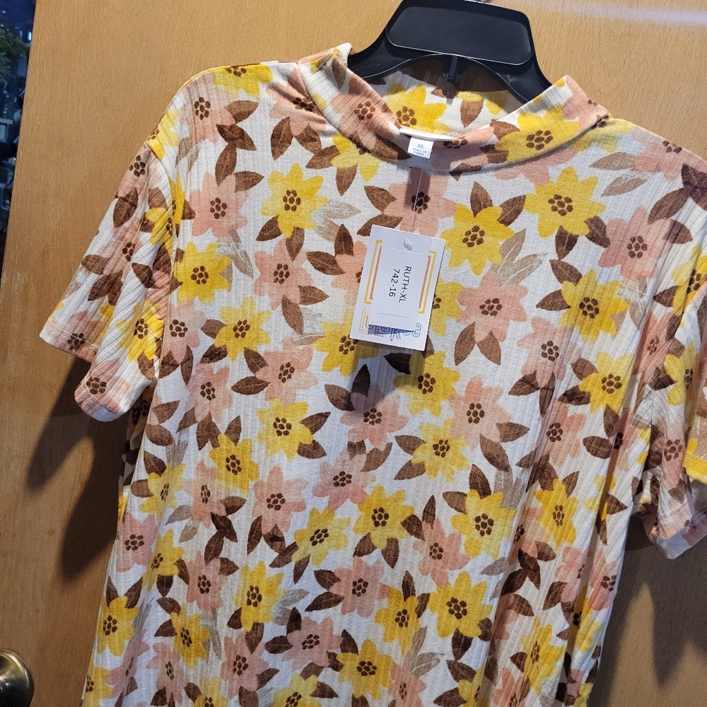 LulaRoe Ruth Top - Picture 3 of 4